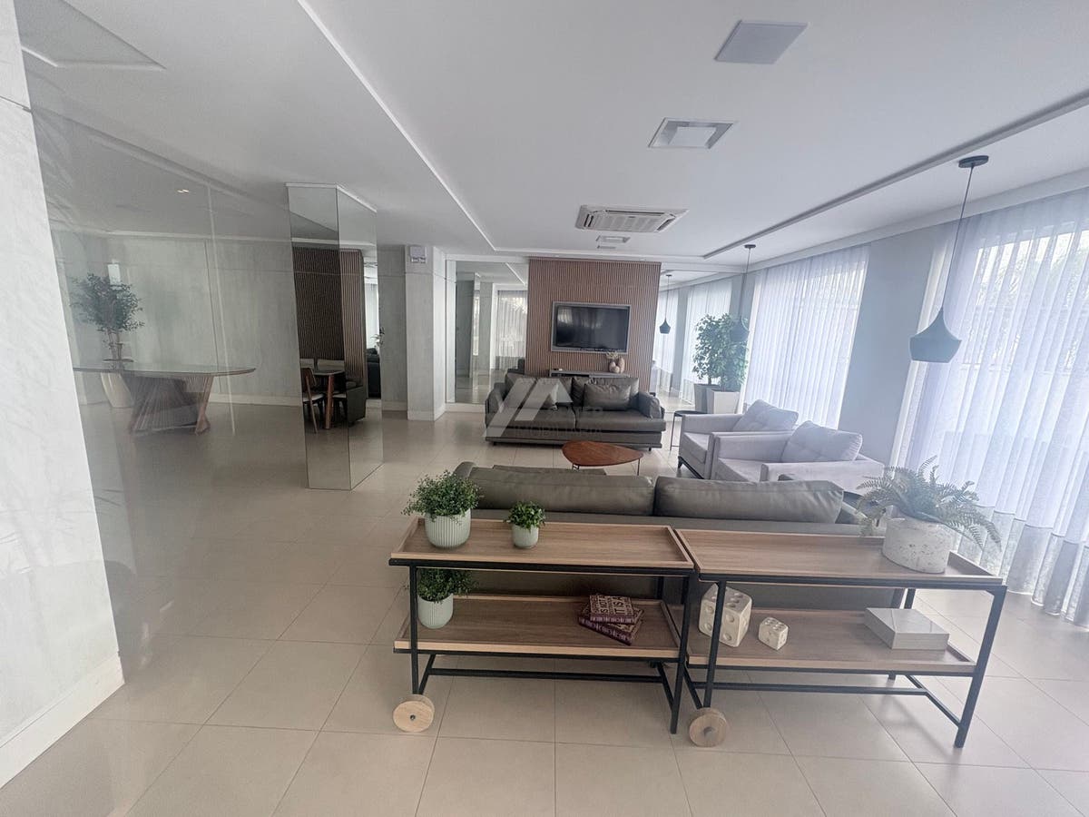 Apartamento mobiliado de 4 dormitorios sendo 2 suites com 3 vagas de garagem a venda Itacorubi