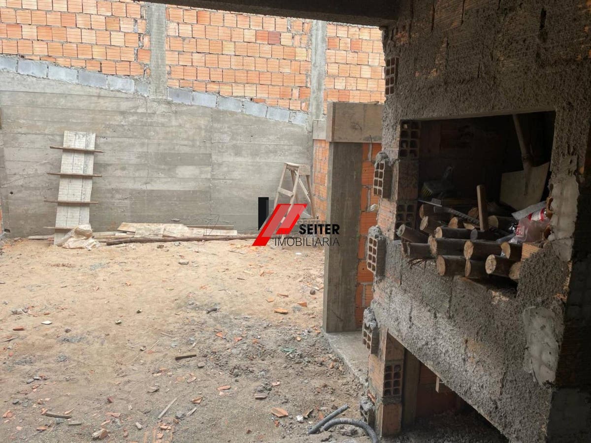 Casa Duplex com 3 quarto sendo 1 suíte à venda na praia dos Ingleses em Florianópolis