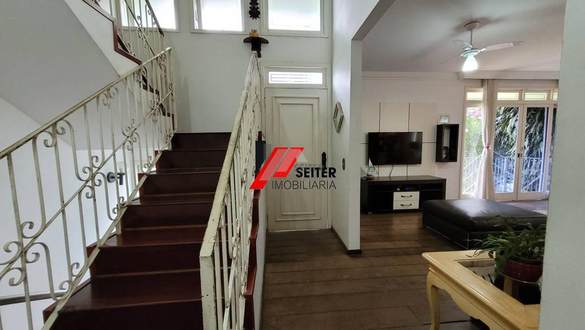 Casa com 4 quatro quartos para locação trindade florianópolis