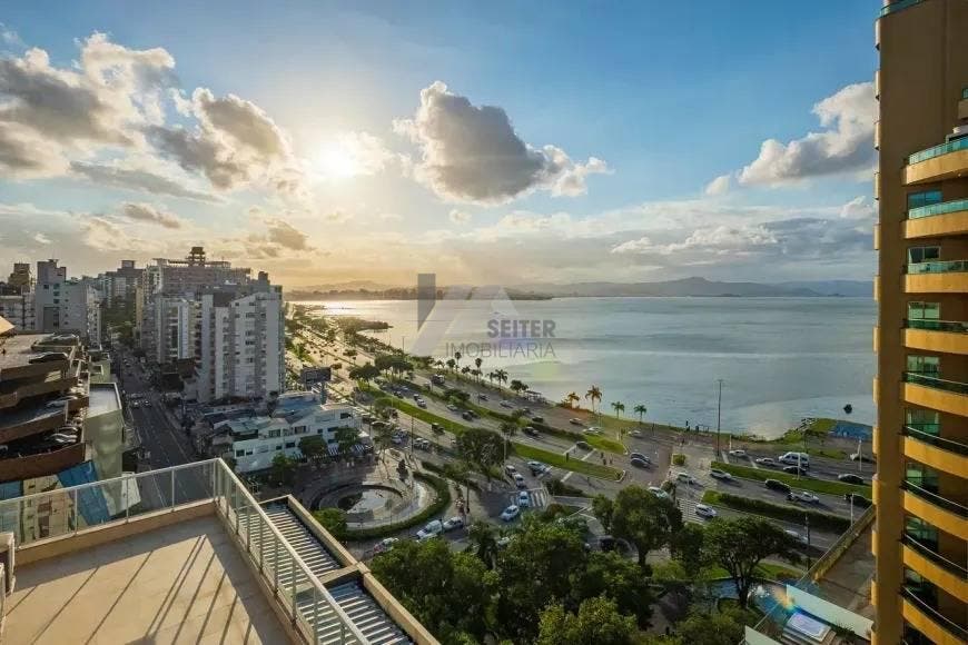 Apartamento com 5 quartos, Centro - Florianópolis