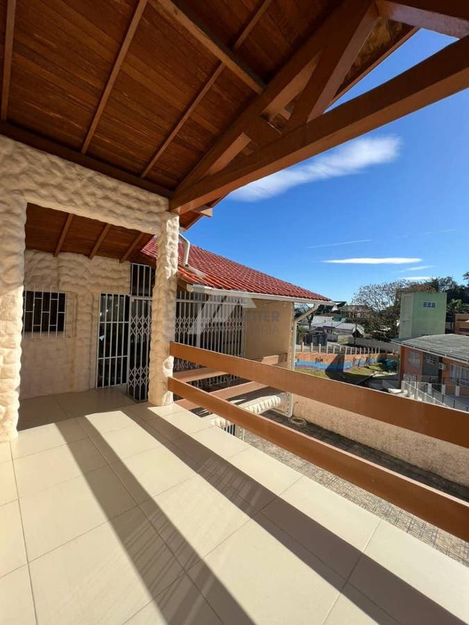 Casa para locação com 3 dormitórios sendo 1 suíte em Florianópolis Centro