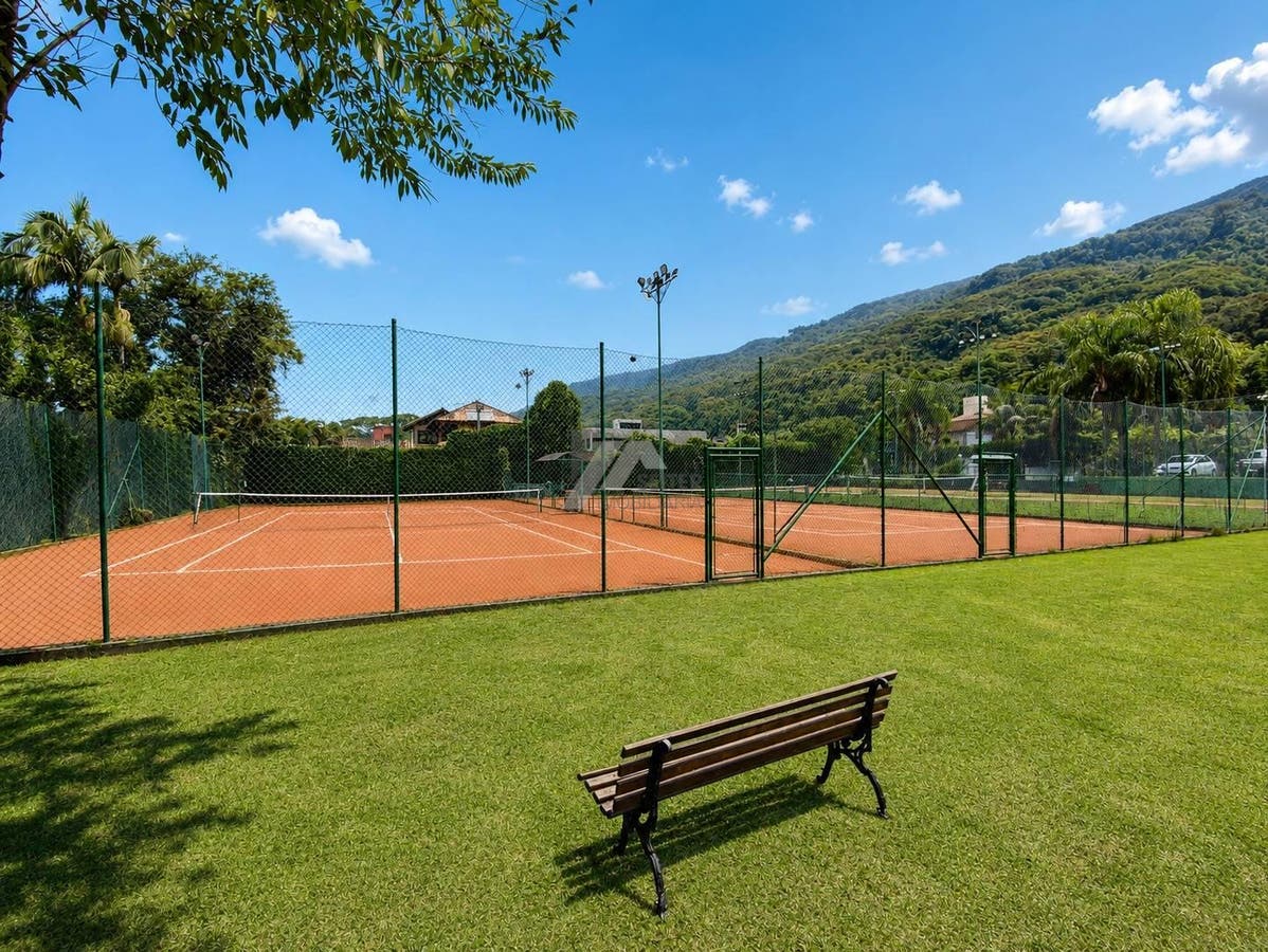 Apartamento de 1 dormitório em condomínio no Canto da Lagoa