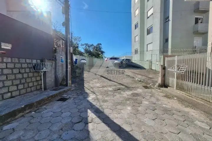 Alugo Casa na Trindade 3 dormitorios
