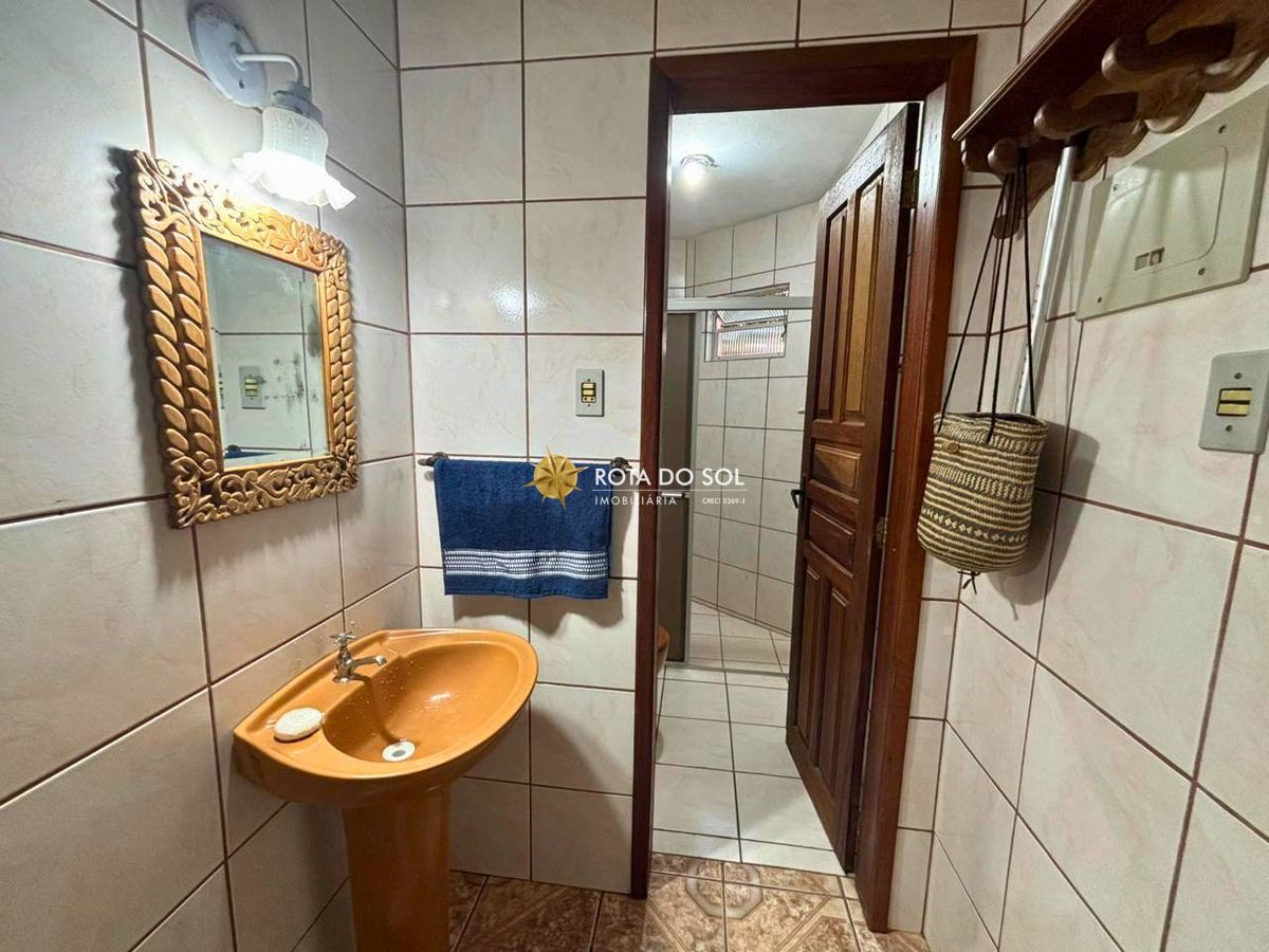 Casa 4 Dormitórios Praia Bombas Bombinhas SC - 13