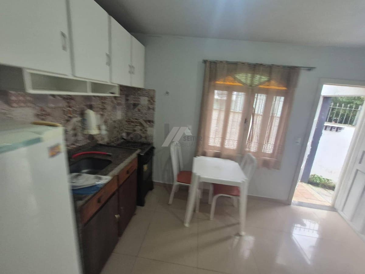 Ktinet com 1 quarto para alugar na trindade