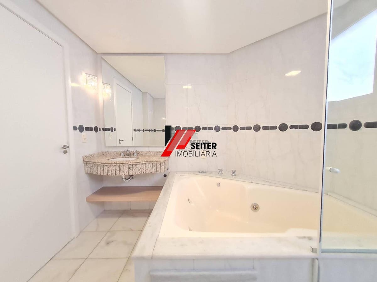 Apartamento a venda na Beira Mar Norte de Florianópolis