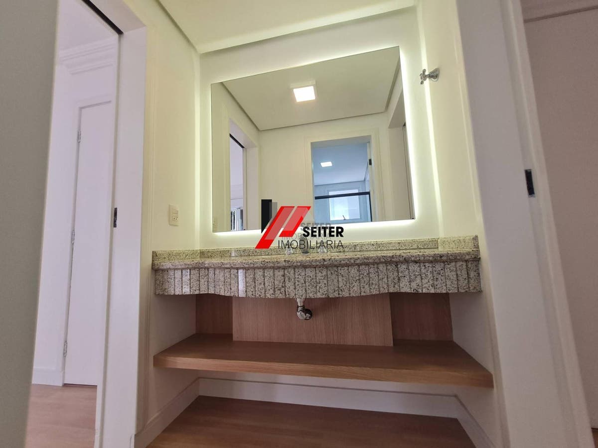 Apartamento a venda na Beira Mar Norte de Florianópolis