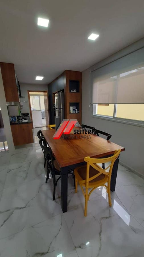 Casa de 4 dormitórios à venda no bairro Rio Vermelho em Florianópolis