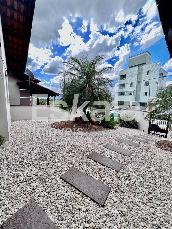 Casa semi - mobiliada com 01 suíte + 02 quartos e piscina amizade - jaraguá do sul