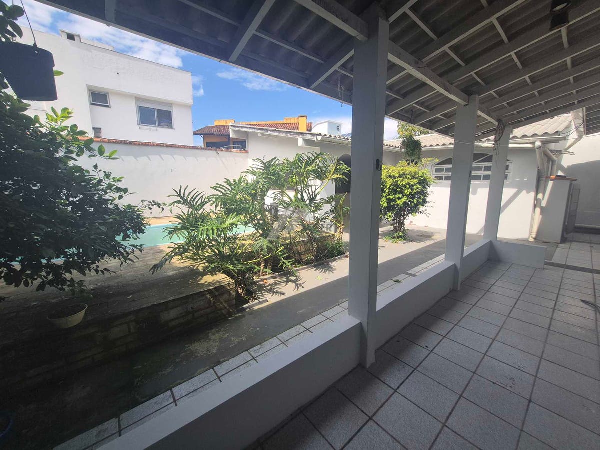 Casa de 4 quartos para alugar no Santa Monica Florianopolis