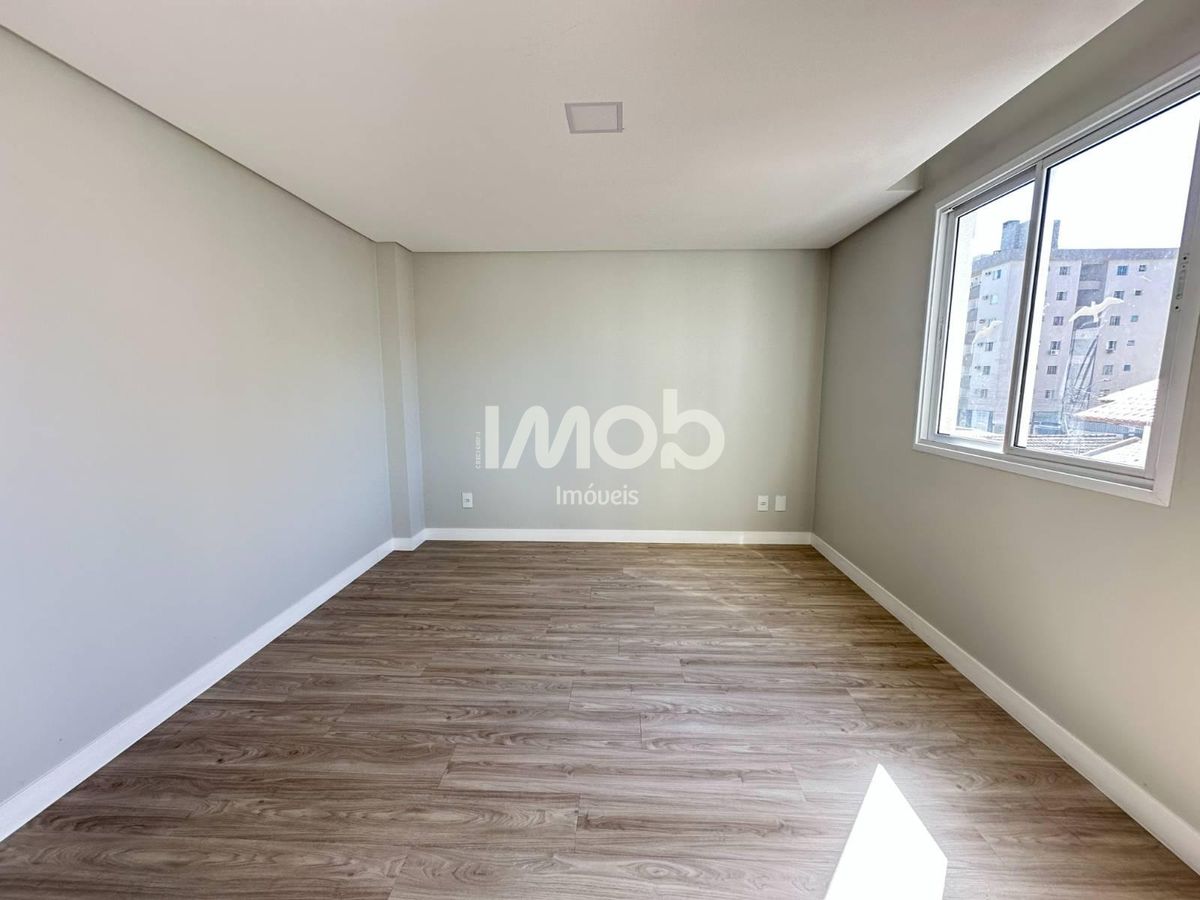 Apartamento com 3 suítes, centro