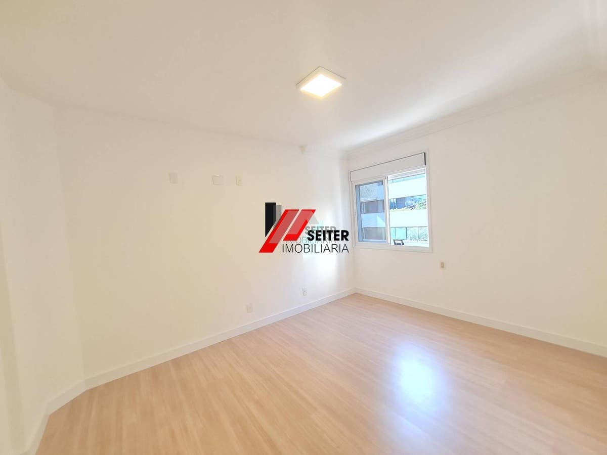 Apartamento a venda na Beira Mar Norte de Florianópolis