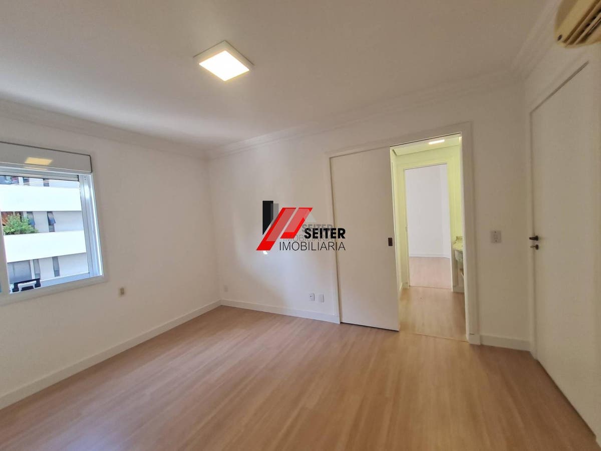Apartamento a venda na Beira Mar Norte de Florianópolis