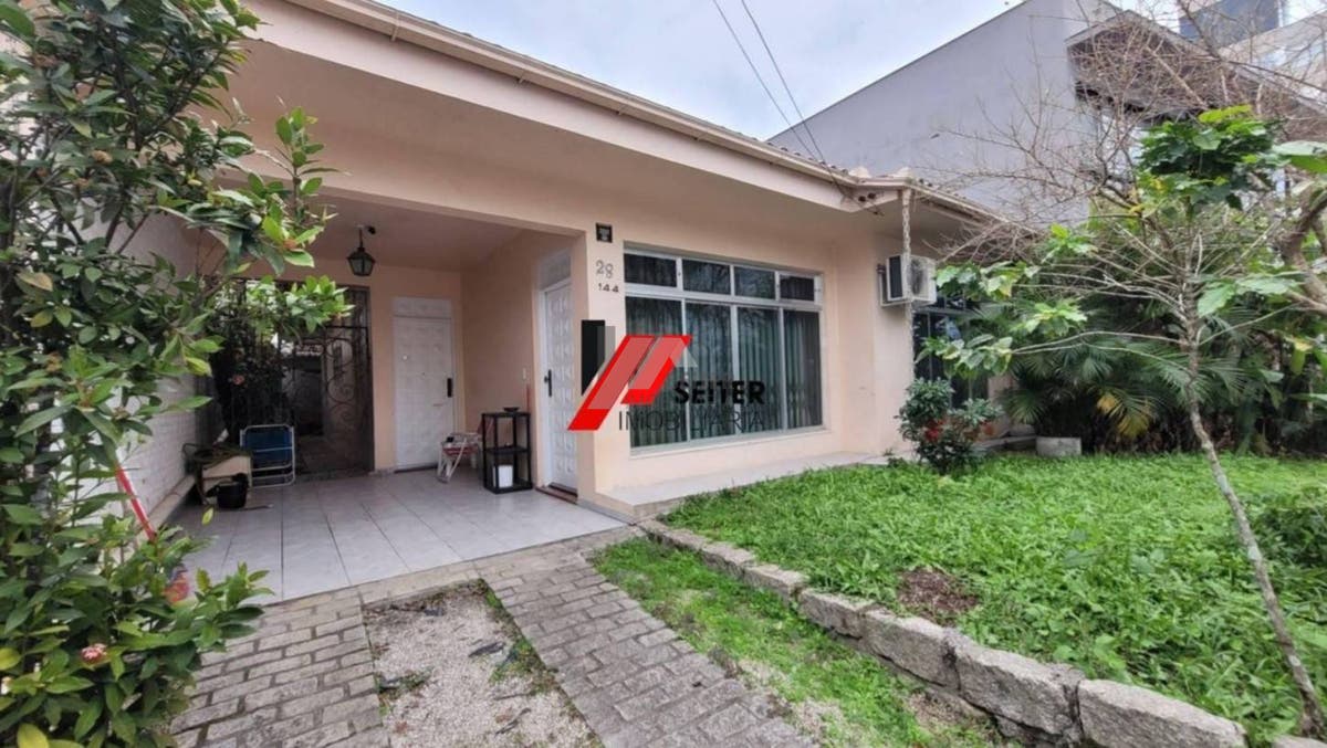 Casa a venda 3 dormitórios com suite Trindade Florianópolis