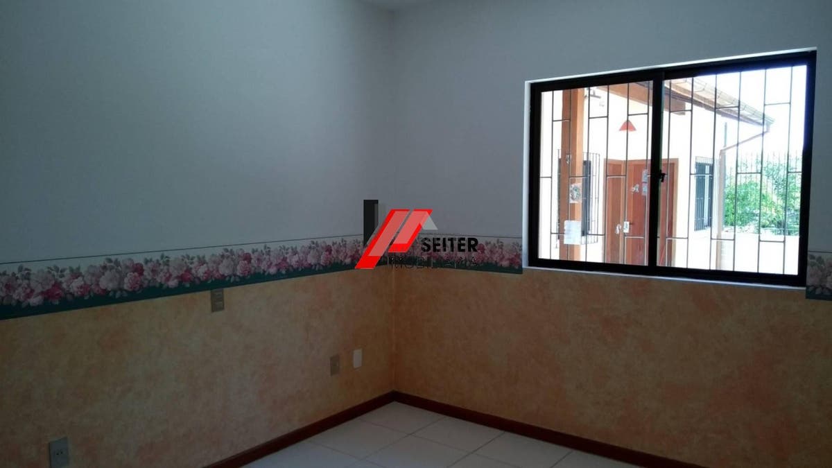 Casa com 4 dormitórios sendo 2 suíte à venda no bairro Pantanal