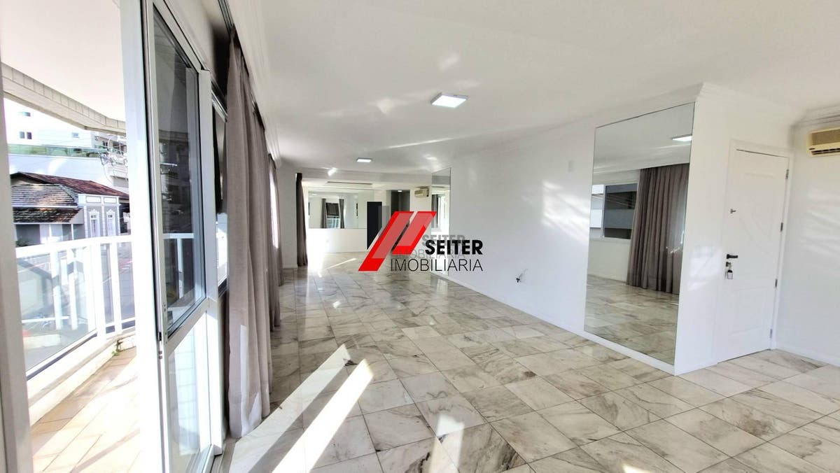 Apartamento a venda na Beira Mar Norte de Florianópolis