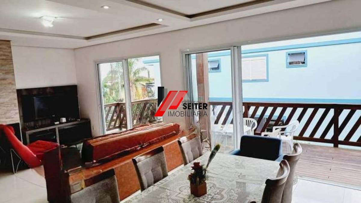 Casa com 4 dormitórios no Campeche