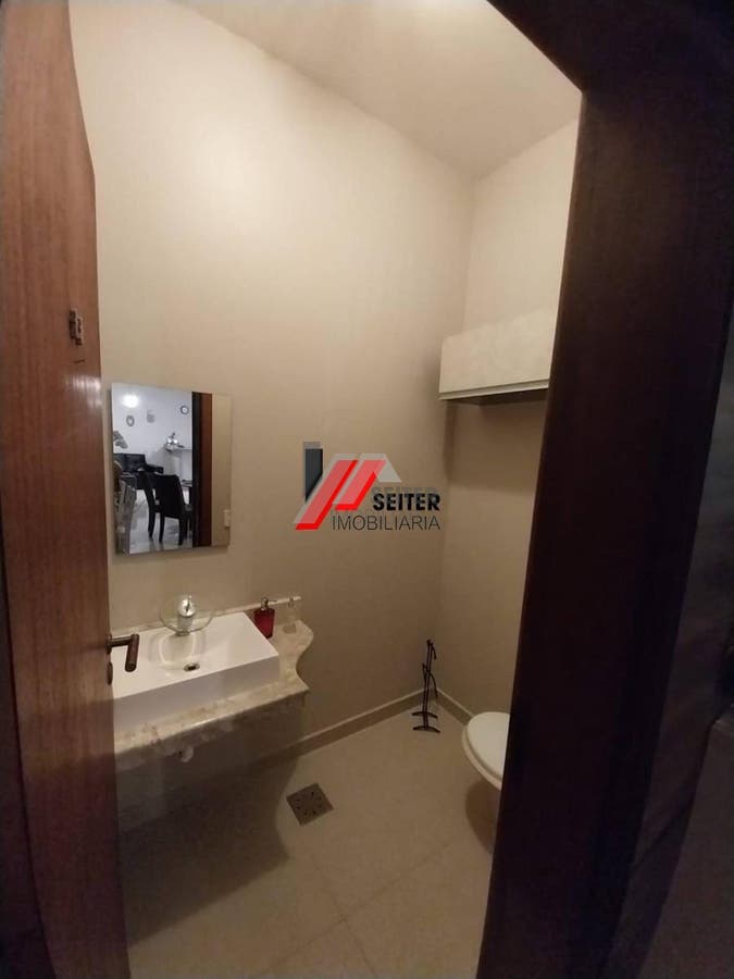 Casa com 4 dormitórios sendo 2 suíte à venda no bairro Pantanal
