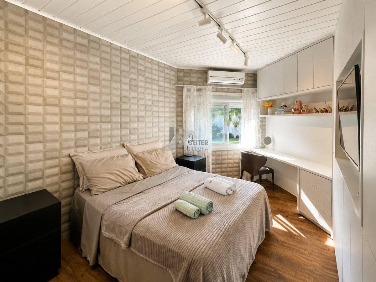 Apartamento de 1 dormitório em condomínio no Canto da Lagoa