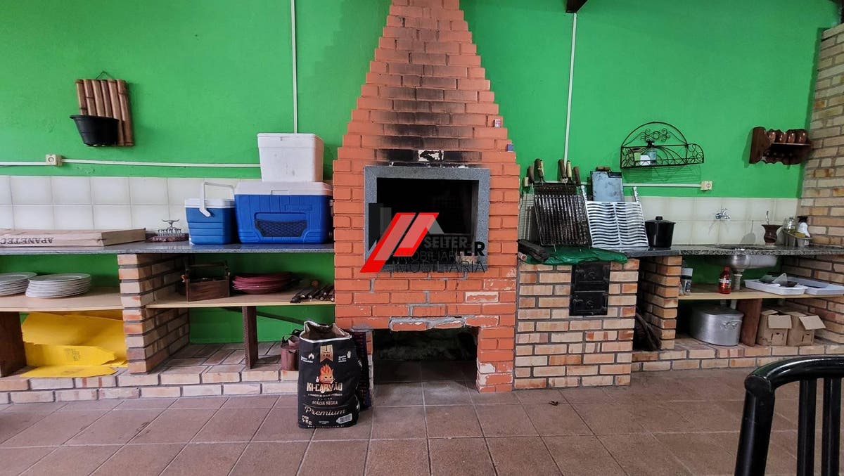Casa com 4 quatro quartos para locação trindade florianópolis