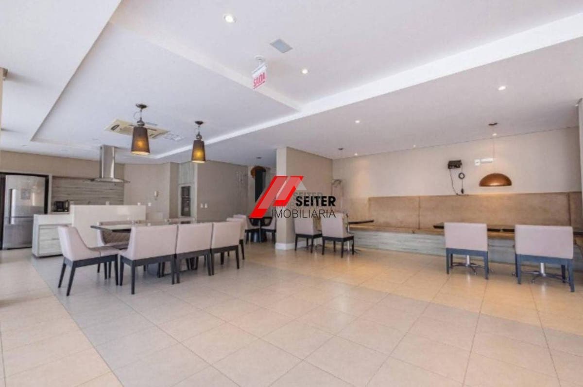 Apartamento mobiliado de 4 dormitorios sendo 2 suites com 3 vagas de garagem a venda Itacorubi