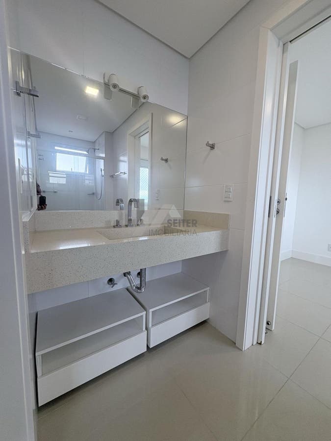 Apartamento 3 domitorios suite venda Florianopolis Agronomica