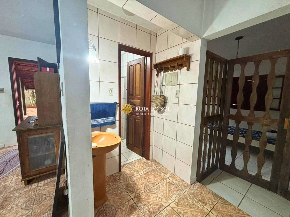 Casa 4 Dormitórios Praia Bombas Bombinhas SC - 12