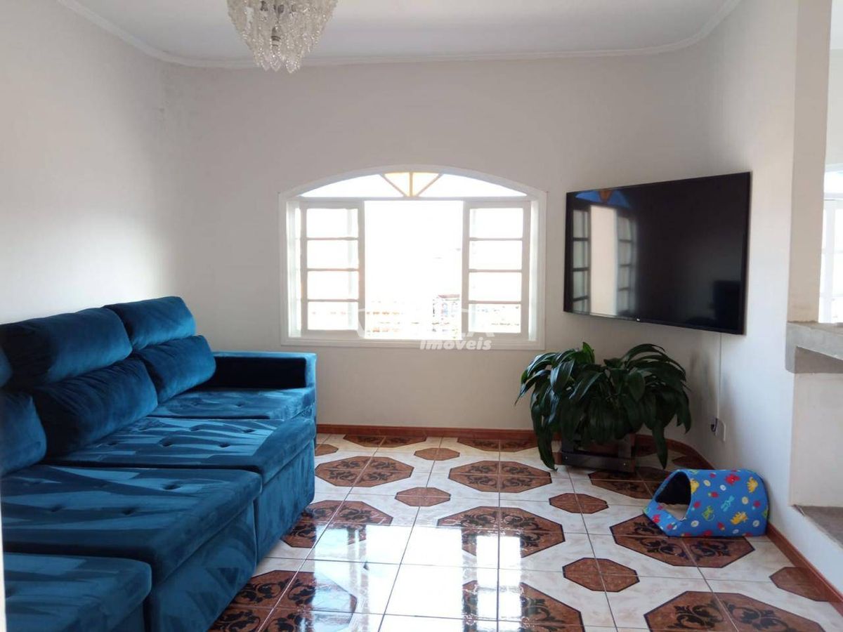 Casa a poucos metros da praia indaia