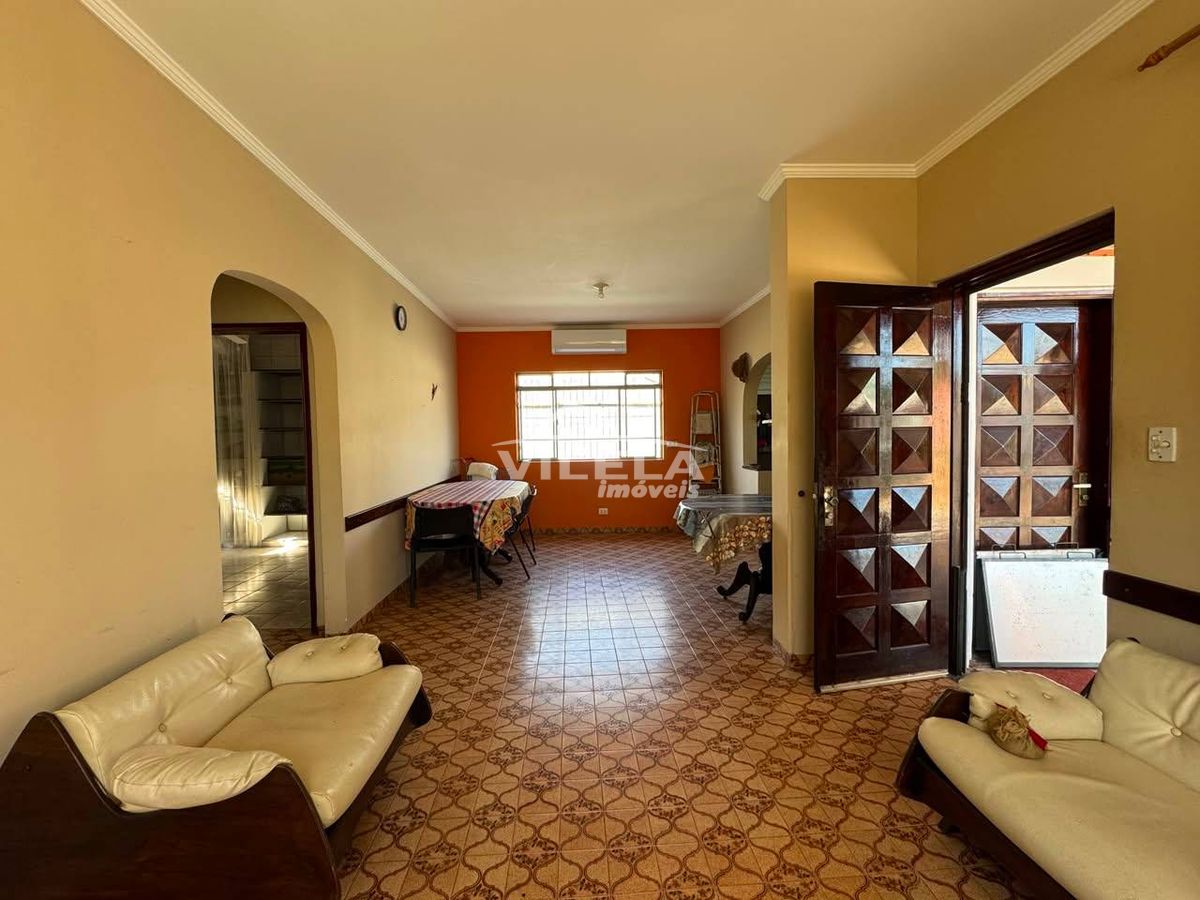 Casa térrea de esquina-jardim aruan-caraguatatuba-sp