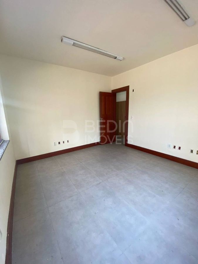 Sala Comercial de 112m² no bairro Centro, em Balneário Camboriú | Eu Corretor
