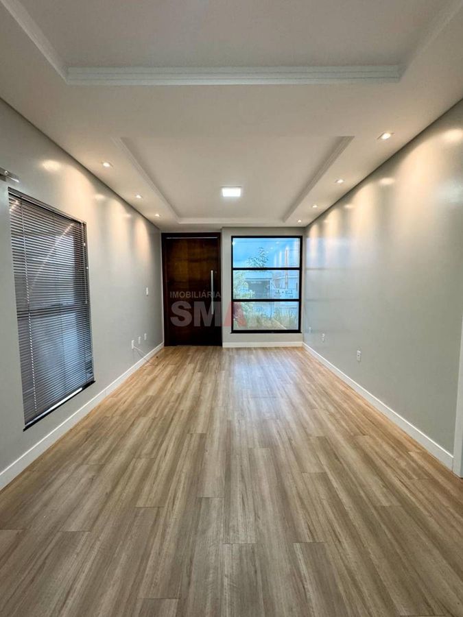 Casa com 01 Suíte + 02 Quartos e Amplo Terreno à Venda