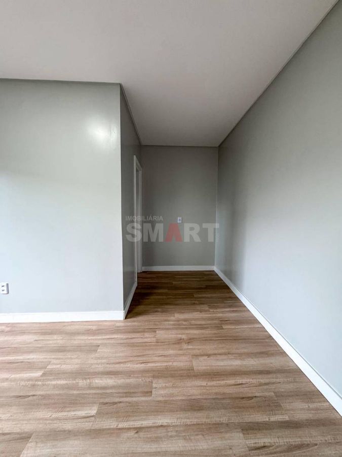Casa com 01 Suíte + 02 Quartos e Amplo Terreno à Venda