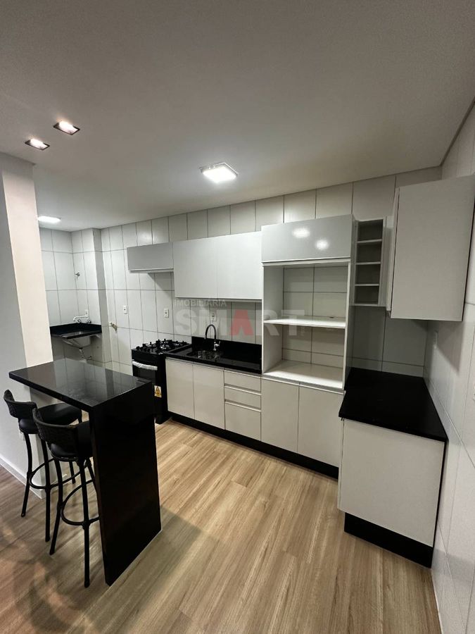 Apartamento com 2 quartos semimobiliado na Vila Nova