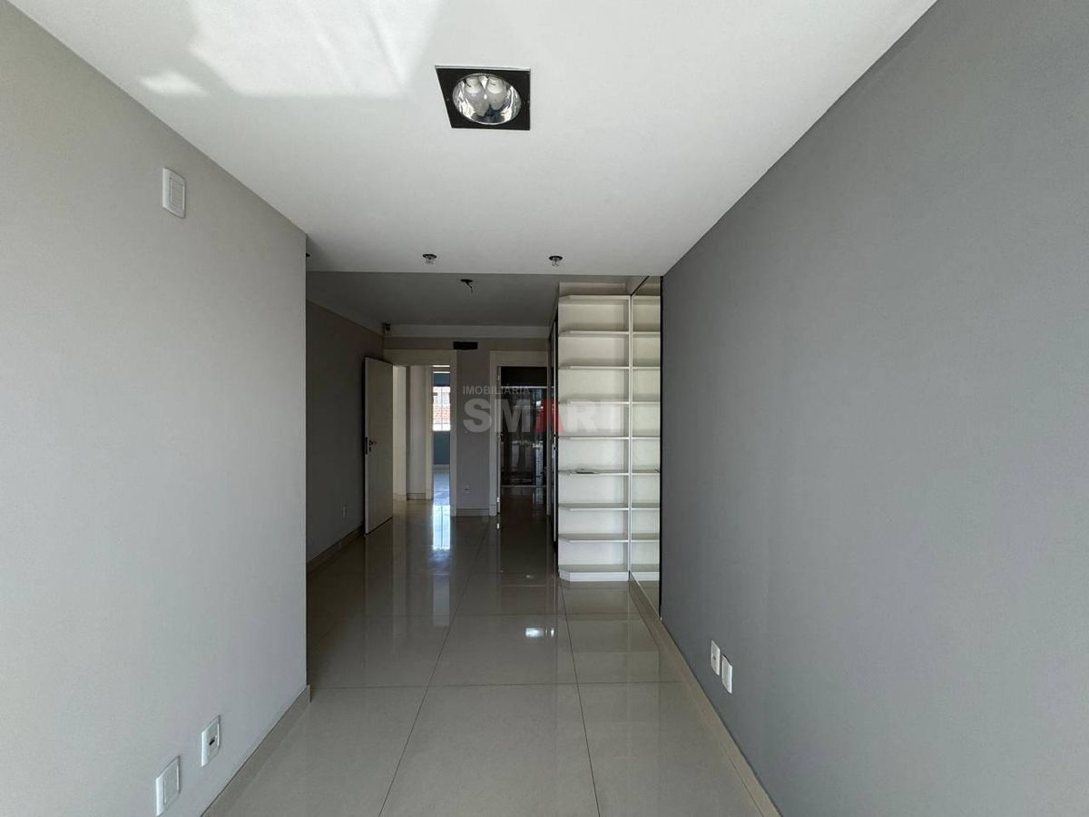Casa no Centro de Jaraguá do Sul à Venda com Quatro Suítes sendo Uma Master