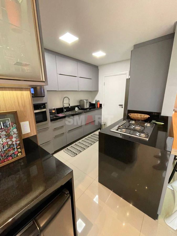 Apartamento Mobiliado com 03 Suítes à Venda no Centro