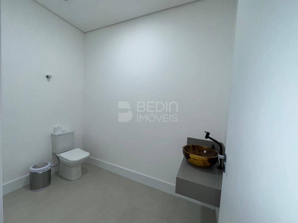 Sala Comercial de 145m² no bairro Centro, em Balneário Camboriú | Eu Corretor