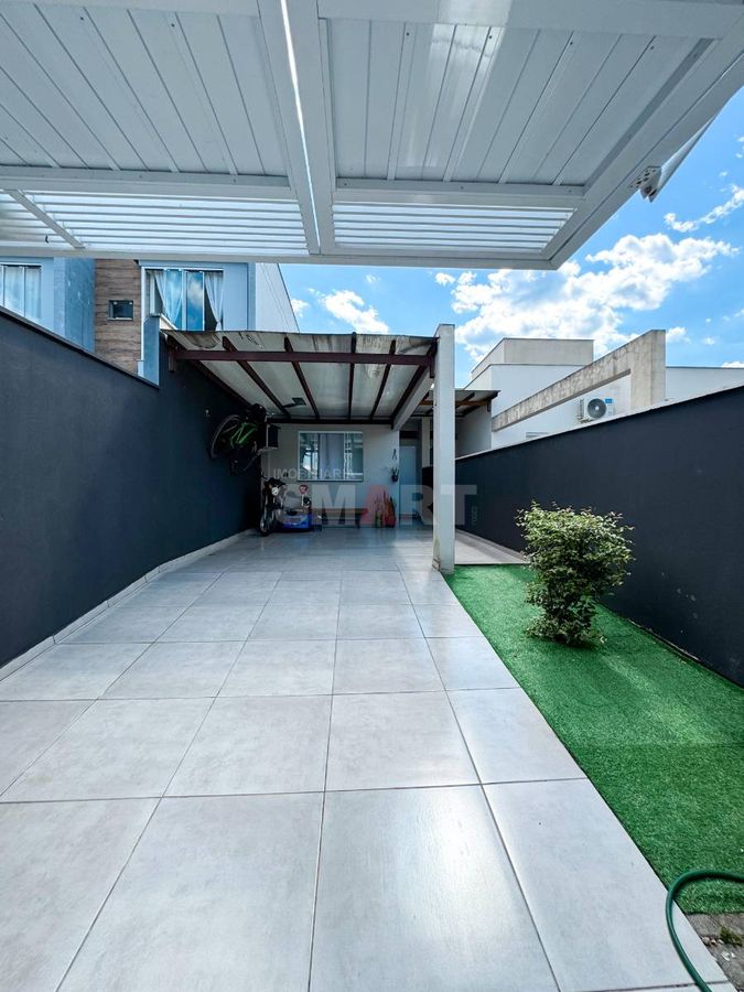 Casa Geminada Semimobiliada com 1 Suíte e 1 Quarto à Venda