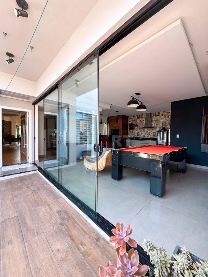 Casa na Ilha da Figueira com Suíte + 02 Dormitórios, Piscina e Área de Festa