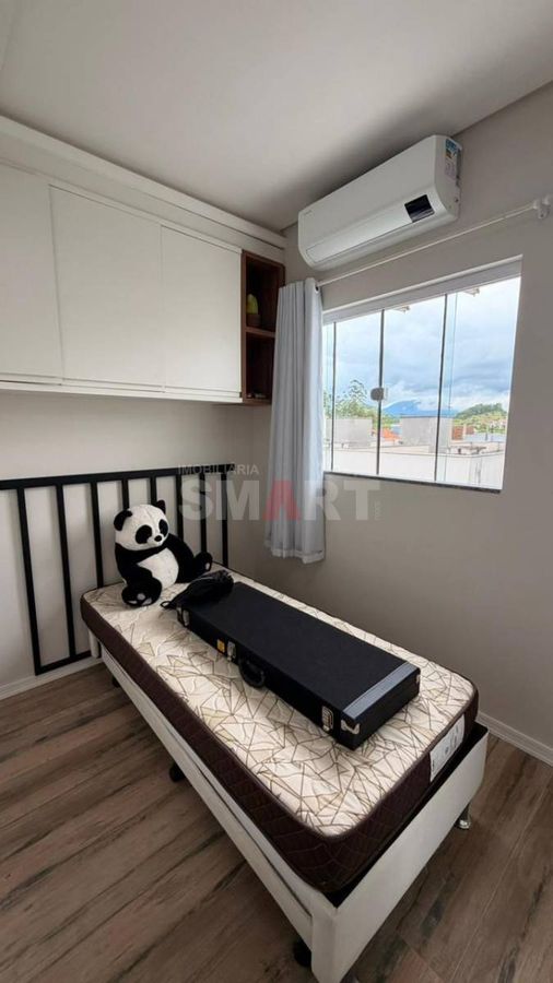 Geminado com 3 quartos mobiliado
