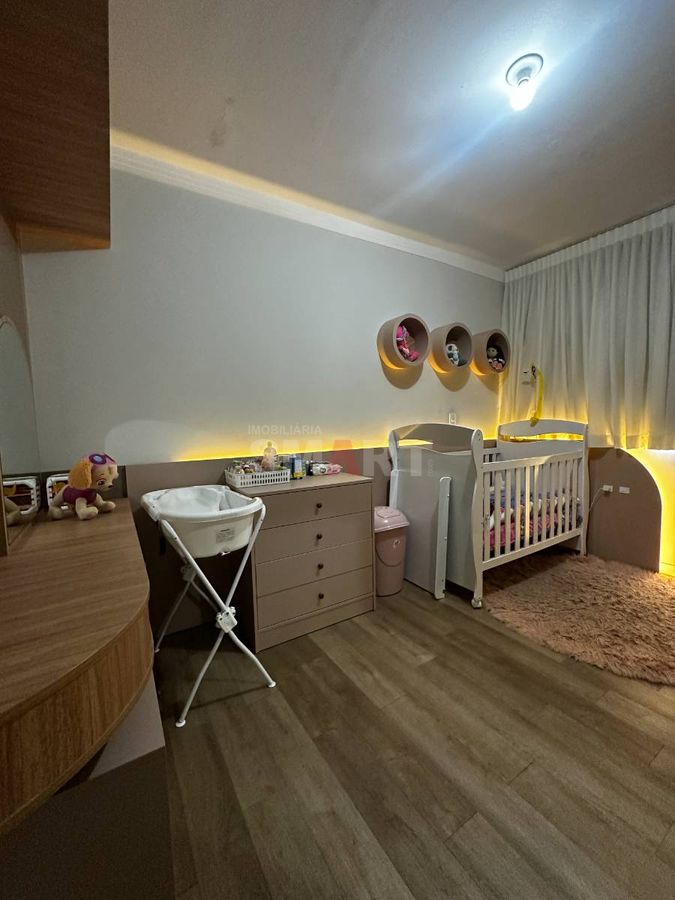Apartamento com Elevador Semimobiliado Em Região Central com Suíte + 1 Quarto