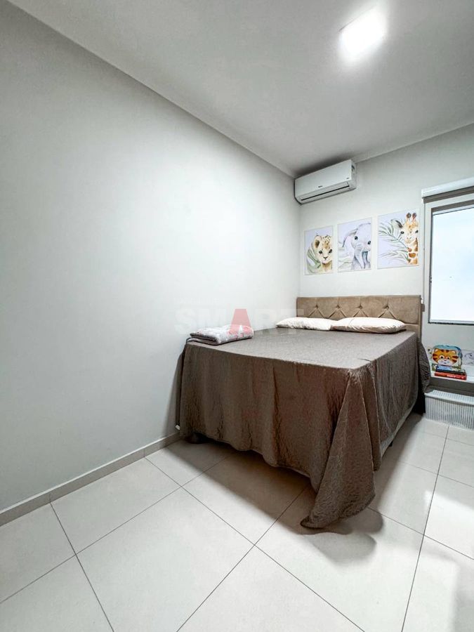 Casa Geminada Semimobiliada com 1 Suíte e 1 Quarto à Venda