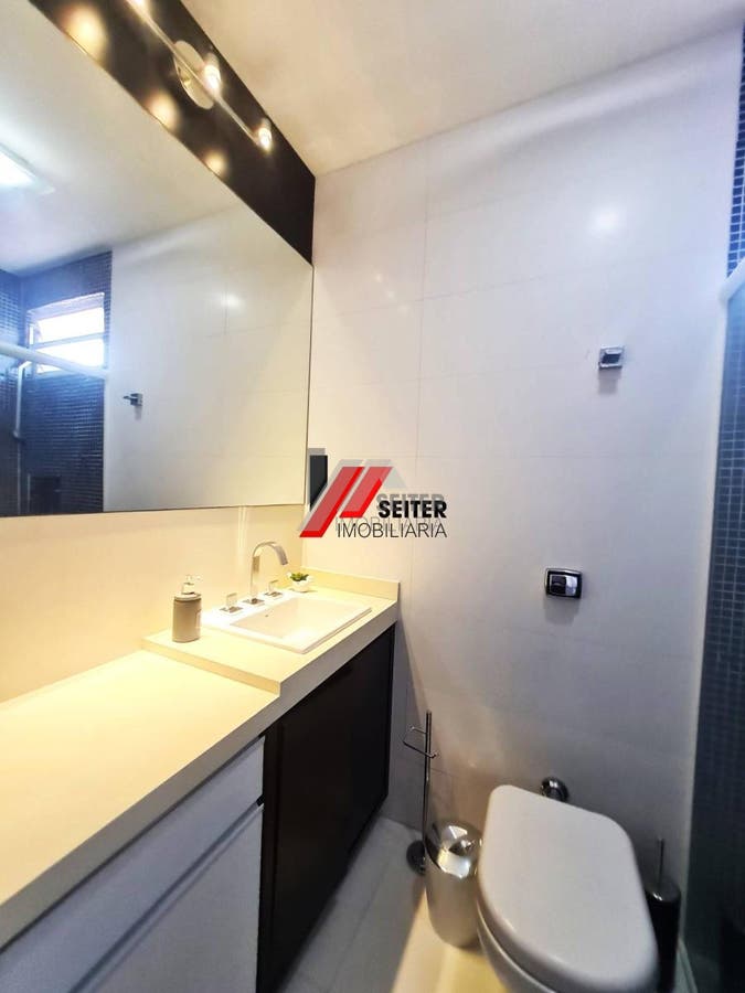 Casa mobiliada à venda em condomínio fechado no Bairro Monte Verde em Florianópolis com 4 quartos sendo 3 suítes