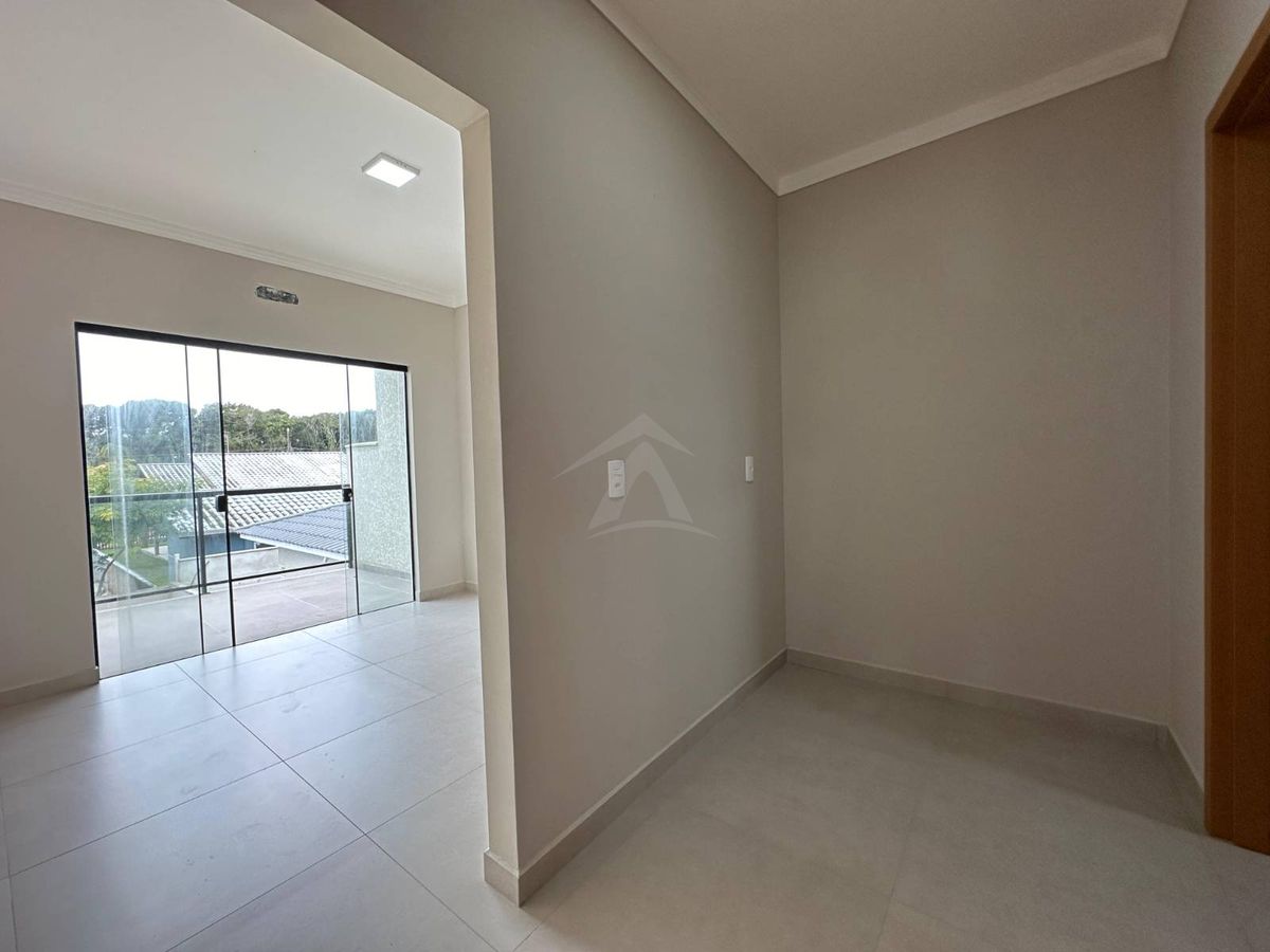Sobrado com piscina, 3 quartos sendo suíte, barra do saí