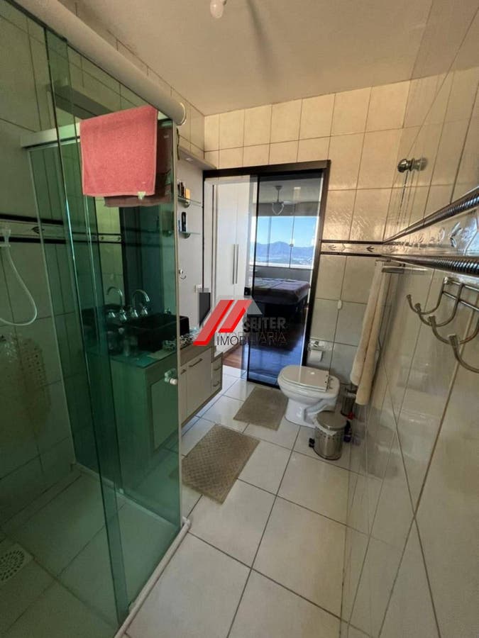 Casa a venda centro de Florianpolis, com 3 dormitorios sendo 1 suíte, vaga de garagem para ate 4 carros