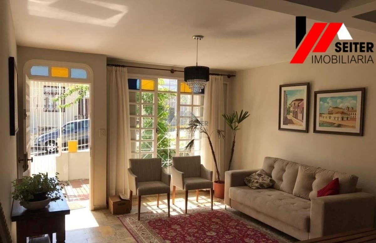 Casa a venda de 4 dormitórios no Centro de Florianópolis