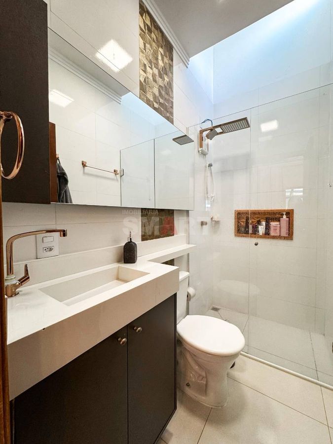 Casa Geminada Semimobiliada com 1 Suíte e 1 Quarto à Venda