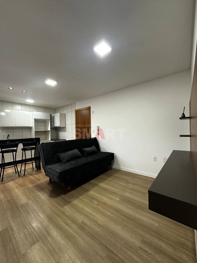 Apartamento com 2 quartos semimobiliado na Vila Nova