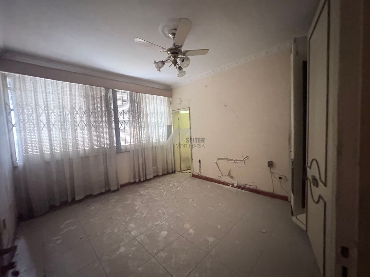 Casa grande a venda no bairro Agronomica