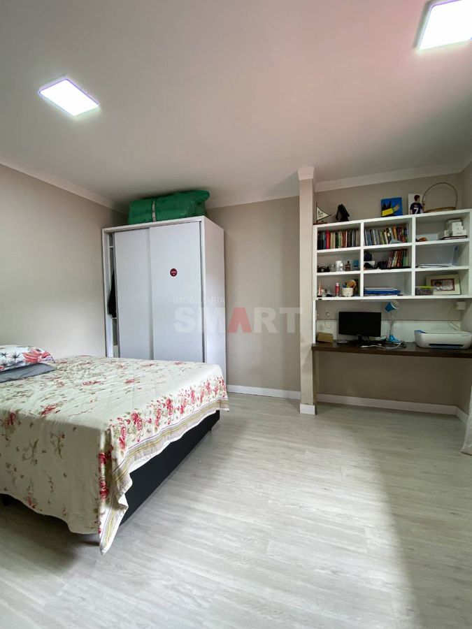 Casa com Sala Comercial à Venda no bairro Estrada Nova