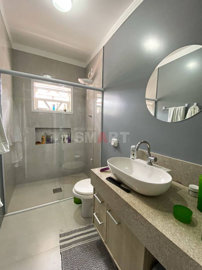 Casa com Sala Comercial à Venda no bairro Estrada Nova